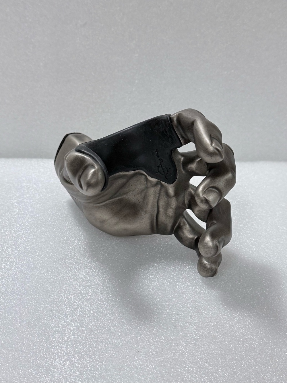 GuitarGrip Hand Shaped Wall Mounted Guitar Hanger, Silver - Picture 7 of 11